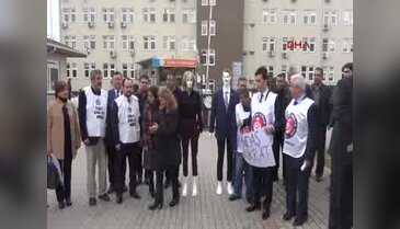 Bursa'da sendikacılar mankenleri kamyonetle ezdi