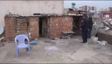Adana'da çatıdaki odadan gelen çığlık sesleri polisi alarma geçirdi