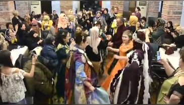 Bursa'da engelli genç kızlara temsili "kına gecesi"