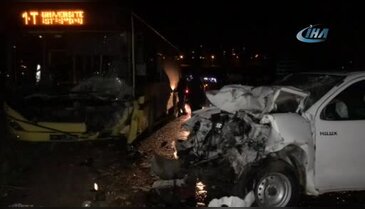 Bursa'da kamyonet ile belediye otobüsü çarpıştı! 1 ölü