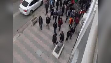Vatandaşlar yakaladı, dövüp polise teslim ettiler!