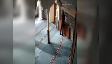 Bursa'da camideki sadaka kutusunu böyle boşalttı