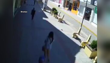Kadını metrelerce sürükledi