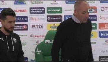 Bursaspor'da Teknik Direktörü Le Guen: "Başımı dik tutmak zorundayım"