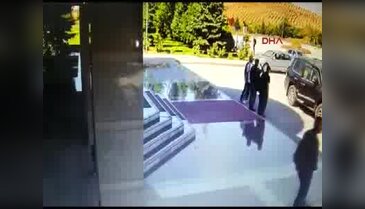 İlk kez ortaya çıktı! Aksakallı'nın şehit Halisdemir'in alnından öptüğü an...