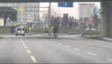Trafikte tehlikeli şov kamerada