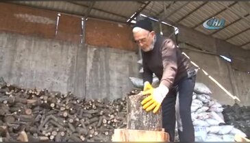 Bursa'da 85'lik Herkül, her gün 3 ton odun kırıyor