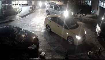 Anne ve bebeğin ölümden döndüğü kaza kamerada