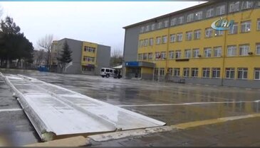 Bursa'da kız öğrenciyi ölümden sırtındaki çantası kurtardı