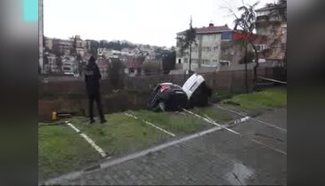 İstanbul'da toprak kayması: 4 katlı bina boşaltıldı