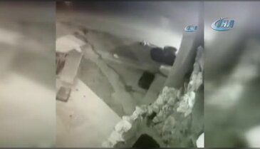 Kamyonla gelip Türk bayrağını indirdiler!