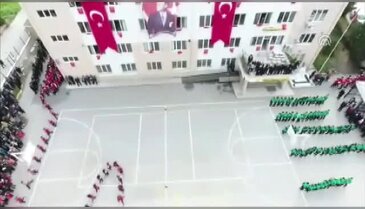 Bursa'da lise öğrencilerinden "Zeytin Dalı" koreografisi