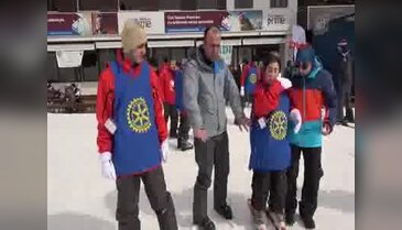 Görme engelliler Bursa Uludağ'da kayak öğreniyor