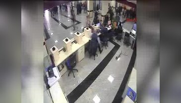 Yere düşen hastayı canlı bomba sandılar!