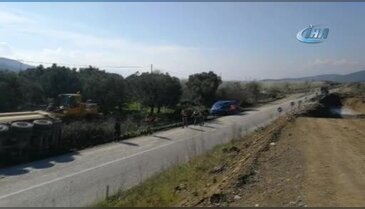 Bursa'da yol çalışmasında hafriyat kamyonu devrildi