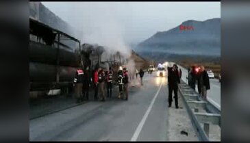 Katliam gibi kaza... Yolcu otobüsü TIR'a çarptı!