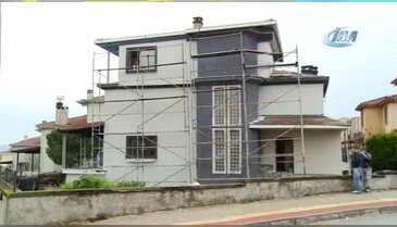 Bursa'da villanın kaçak katı balyozla yıkıldı