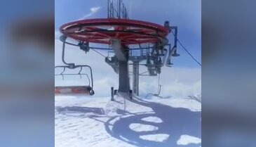 Gürcistan'da teleferik kontrolden çıkınca yolcuları fırlattı
