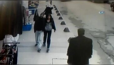 Hırsız bozuk paraları beğenmeyince...