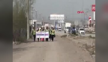 Çanakkale'den Ankara'ya yürüyen 3 kadın Bursa İnegöl'e ulaştı
