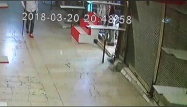 Arkadaşının üzerine otomatik tüfekle ateş açtı