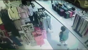 Poşetli pijama hırsızı kameradan kaçamadı