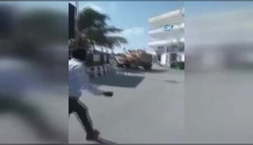 Somali'de askeri araç otomobili sürükledi