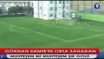 Sökesporlu Gokhan Demir, Konyaaltı Belediyespor karşılaşmasında santradan gol attı