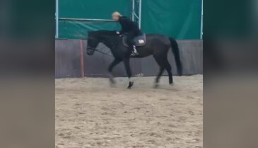 Burcu Çetinkaya başörtüsünü çıkardı