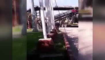 İş makinesi köprüye çarptı!