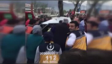 Bursa'da ağaca çarpan otomobilde can pazarı