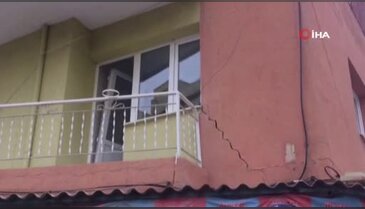 Yıkılma tehlikesi olan bina boşaltıldı