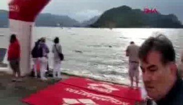 Yüzme yarışında skandal olay