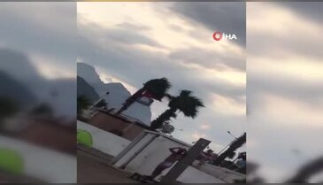 Deniz paraşütünün halatı koptu! 20 metreden yere çakıldılar