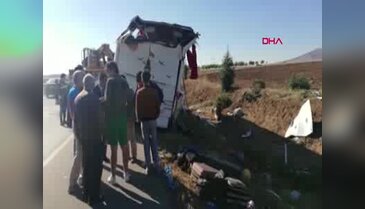 Afyonkarahisar'da yolcu otobüsü devrildi