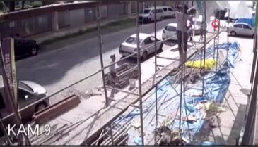 Rize'de inşaat iskelesi çöktü: 2 yaralı