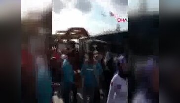 Vinç yüklü kamyon otobüse çarptı!
