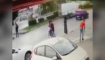 Bursa'da yaya geçidinde otomobilin çarptığı küçük kız yaralandı