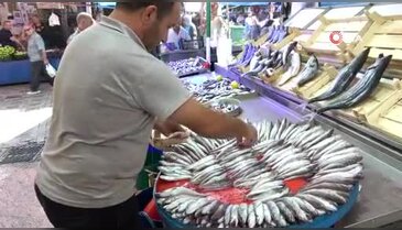 Bursa'da tezgahtaki en ucuz balık sardalya