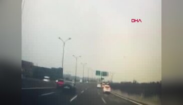Refüje çarpan otomobil dik durdu