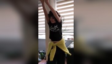Gonca'dan göbek şov!