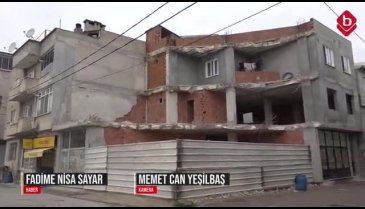 Bursa'da yarısı yıkılmış binada 6 aydır yaşıyorlar