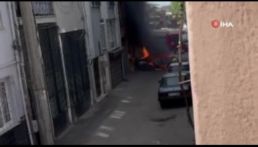 Bursa'da otomobil sokak ortasında yandı!