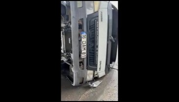 Bursa-Karacabey yolunda kamyon kazası!