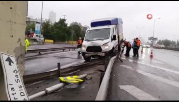 İstanbul'da İBB aracı kaza yaptı