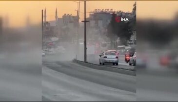 Tırın freni arızalandı! Önüne kattığı araçla dükkana daldı...