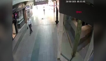Bursa'da motosiklet ile çarşıya girdi: Takla attı!