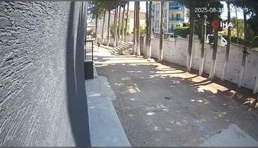 Belediye Başkanı, zabıtaların sırtında sopa kırdı