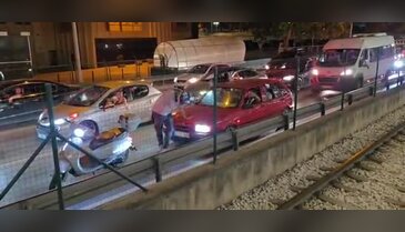 Bursa'da trafik magandaları yolu kapatarak bakın ne yaptı!