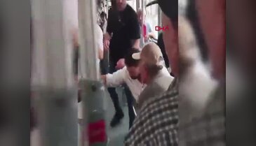 Otobüse binme sırasında kavga! Yumrukların konuştuğu anlar kamerada...